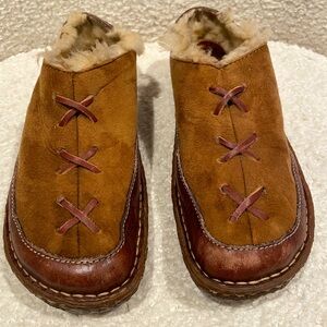 BORN Mohawk Shearling Winter Clogs Slippers Brown Suede / Leather Women's 9
